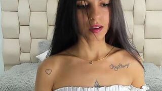 LaraHonney nude pussy closeups on cam for live sex video chat
