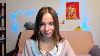 LuckyLeslie nude pussy closeups on cam for live sex video chat
