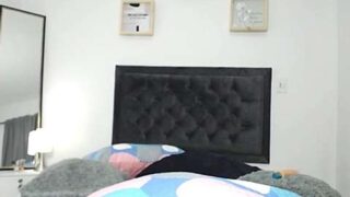 Mia_Abbey nude pussy closeups on cam for live sex video chat