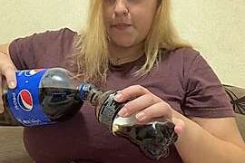 SaftigeVikky nude pussy closeups on cam for live sex video chat