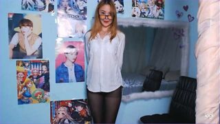 Loly_Mao nude pussy closeups on cam for live sex video chat