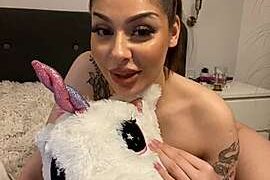 Ursuprise nude pussy closeups on cam for live sex video chat
