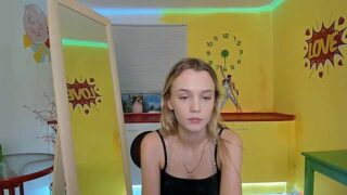 Xoanetta nude pussy closeups on cam for live sex video chat