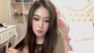 Yun-er nude pussy closeups on cam for live sex video chat