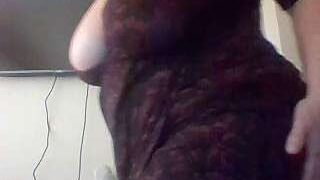 ELISXXL nude pussy closeups on cam for live sex video chat