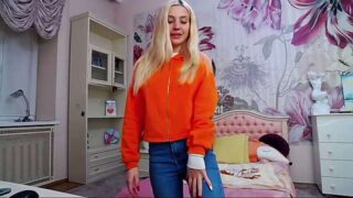 LovelyYana nude pussy closeups on cam for live sex video chat