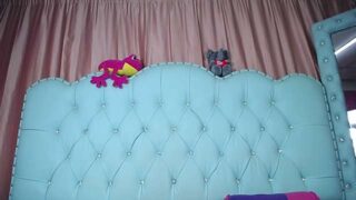 Amira_Falu nude pussy closeups on cam for live sex video chat
