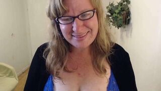 RiverRain nude pussy closeups on cam for live sex video chat