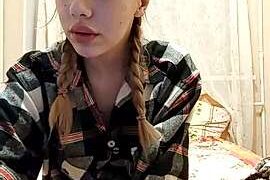 Vi_baby nude pussy closeups on cam for live sex video chat