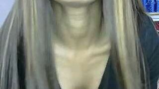 YoungCutiePie nude pussy closeups on cam for live sex video chat