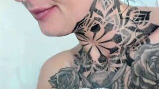 InkedBiitch nude pussy closeups on cam for live sex video chat