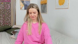 JessCrosby nude pussy closeups on cam for live sex video chat