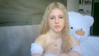 Kittie_Anny nude pussy closeups on cam for live sex video chat