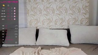KrissLiss nude pussy closeups on cam for live sex video chat