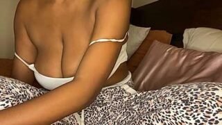 yung_lexi_bby nude pussy closeups on cam for live sex video chat