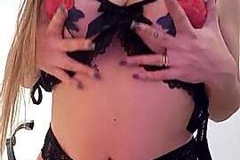 Jhuliehott nude pussy closeups on cam for live sex video chat
