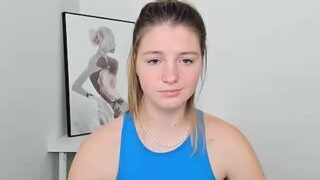 Ameli-Kiss nude pussy closeups on cam for live sex video chat