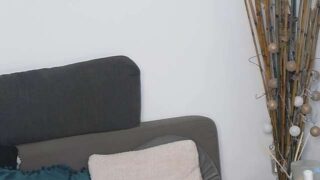 AnnieBelll nude pussy closeups on cam for live sex video chat