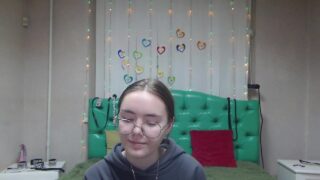 AlinaFreckles nude pussy closeups on cam for live sex video chat