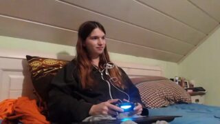 Geile-Luna nude pussy closeups on cam for live sex video chat