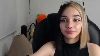 Little-vivi1 nude before cam – live sex chat