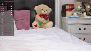 RosieFelish nude pussy closeups on cam for live sex video chat