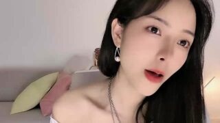 Amelia-66 nude pussy closeups on cam for live sex video chat
