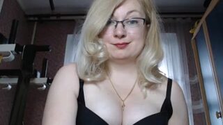 glowwormxo nude pussy closeups on cam for live sex video chat