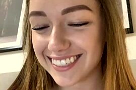 Lindsi_Cutie nude pussy closeups on cam for live sex video chat