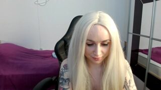 Mila-Sophie nude pussy closeups on cam for live sex video chat