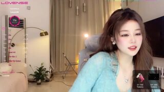Y-baby nude pussy closeups on cam for live sex video chat