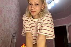 AnnaCutes nude pussy closeups on cam for live sex video chat