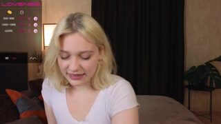 ArriaStar nude pussy closeups on cam for live sex video chat