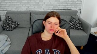 Ami-Kichi nude pussy closeups on cam for live sex video chat