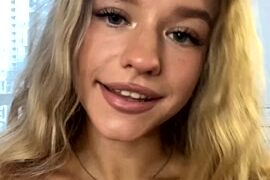 JessIsLove nude pussy closeups on cam for live sex video chat