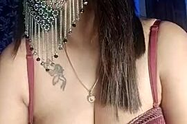 Kirti_hottie nude pussy closeups on cam for live sex video chat