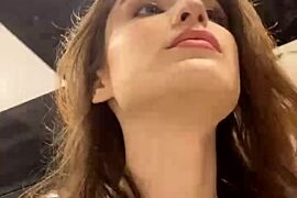 Lucia_Velvet nude pussy closeups on cam for live sex video chat