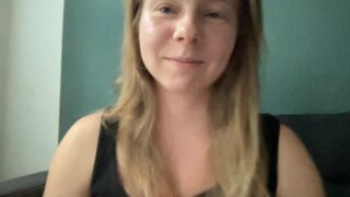 SweetLucy96 nude pussy closeups on cam for live sex video chat