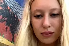EmmyMood nude pussy closeups on cam for live sex video chat