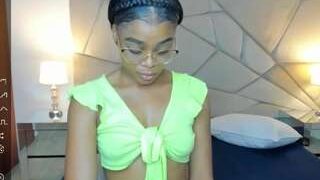 Thamara-foxx nude before cam – live sex chat