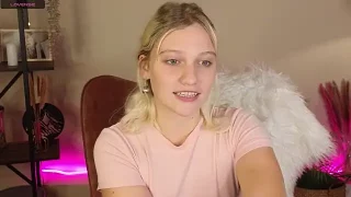 Ariaa_Moon nude pussy closeups on cam for live sex video chat