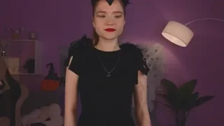 ElisaRussel nude pussy closeups on cam for live sex video chat
