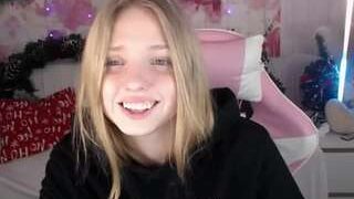 LauraCherrys nude before webcamcam – live sex chat