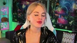 KarolinaMayers nude before webcamcam – live sex chat