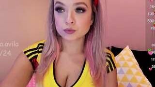 Queen S. nude before webcamcam – live sex chat