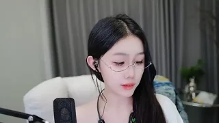Hazel-11 nude closeups on webcam for live sex video chat