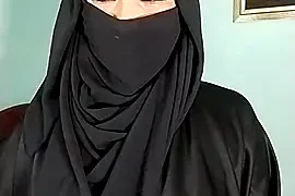 Zeynep-Lahsen nude closeups on webcam for live sex video chat