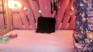 AlannaMilf nude before webcamcam – live sex chat