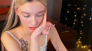 Naomi-Faith nude before webcamcam – live sex chat