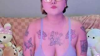 Psychoenby nude before webcamcam – live sex chat